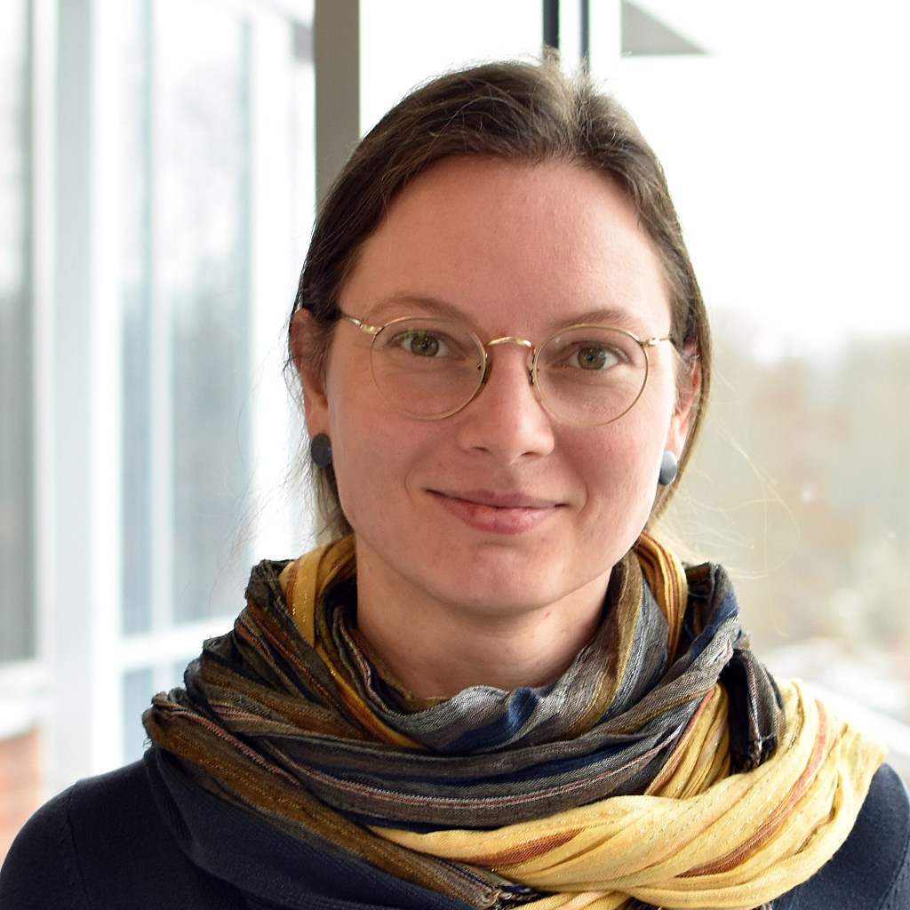 A Picture of Hanna Nieber. She smiles into the camera.